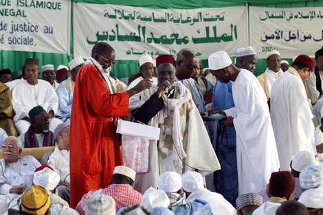 المغرب يسلم السنغال هبة من الكتب لفائدة المسجد العمري بدكار 28 مايو 2023 (أرشيف)