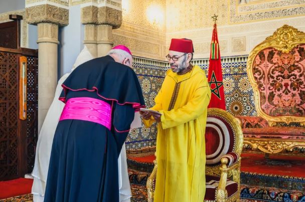 الملك محمد السادس يستقبل سفراء جدد بالقصر الملكي بالرباط