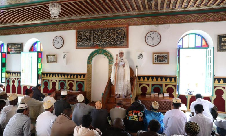 وفد عن مؤسسة محمد السادس للعلماء الأفارقة يؤدي صلاة الجمعة بأنتسيرابي