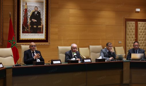 يرأس الاجتماع الثاني للجنة الملكية للحج