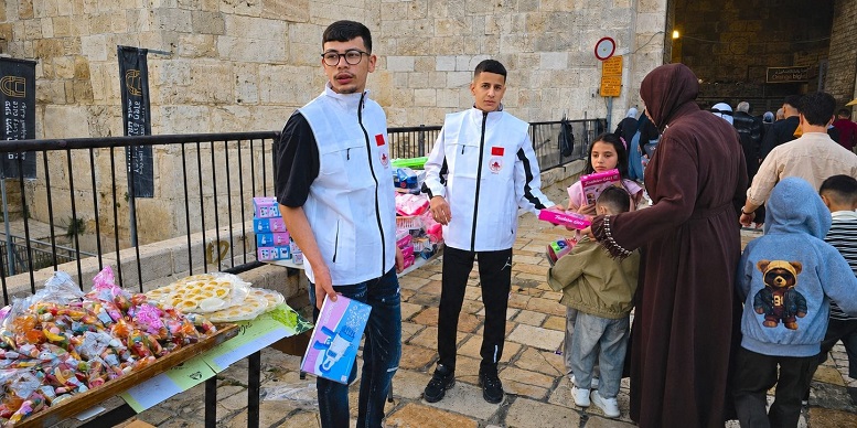 وكالة بيت مال القدس الشريف توزع ألعابا وهدايا على أطفال القدس بمناسبة عيد الأضحى