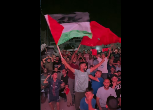 غزة تحتفي بإنجاز المنتخب المغربي رغم جراح الحرب